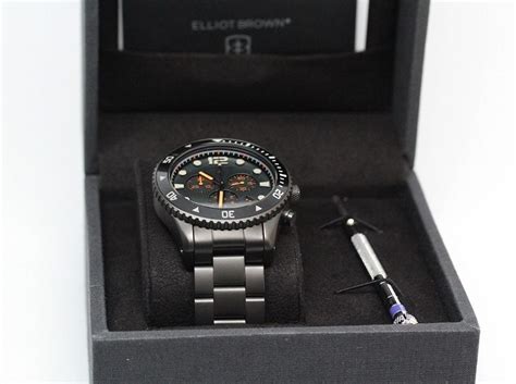 elliot watch review.